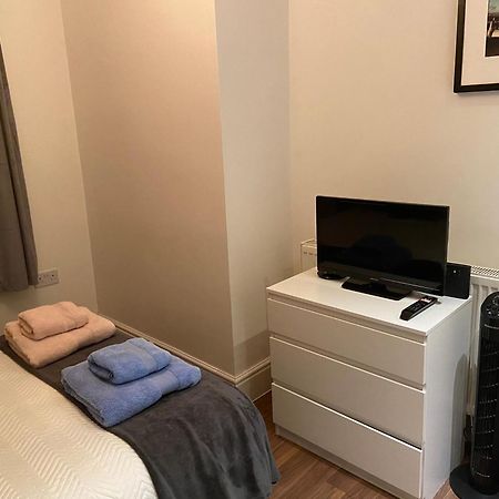 Notting Hill Next Door Bedroom In The Share Flat London Exteriör bild