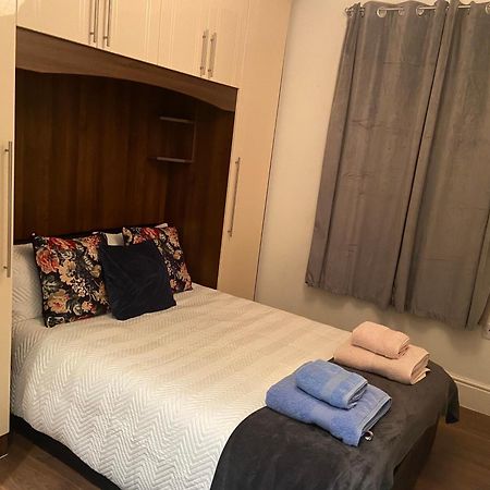Notting Hill Next Door Bedroom In The Share Flat London Exteriör bild