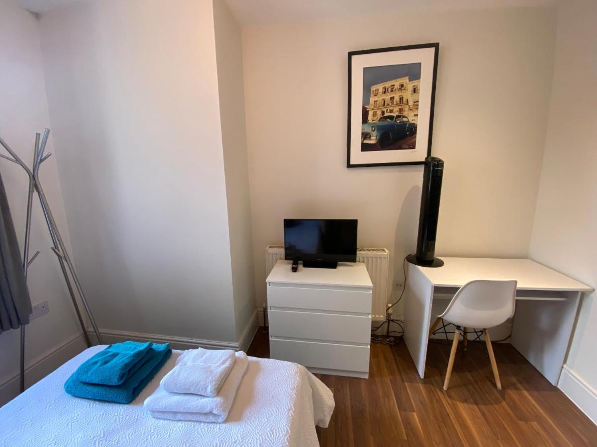 Notting Hill Next Door Bedroom In The Share Flat London Exteriör bild
