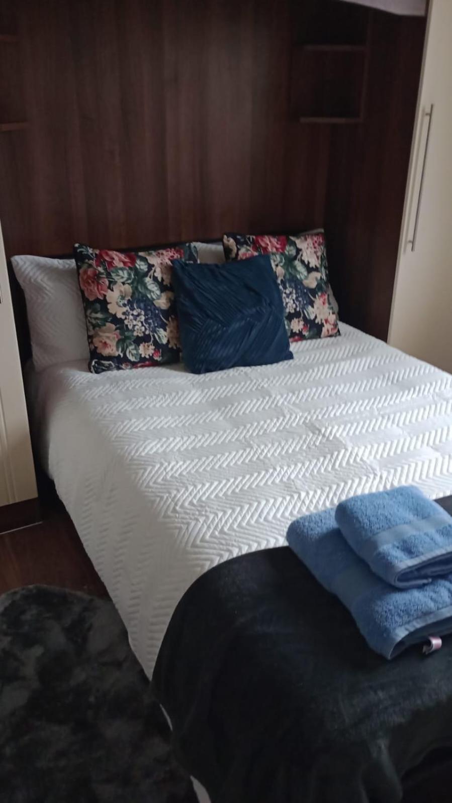 Notting Hill Next Door Bedroom In The Share Flat London Exteriör bild