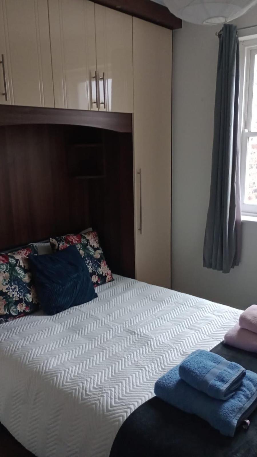 Notting Hill Next Door Bedroom In The Share Flat London Exteriör bild