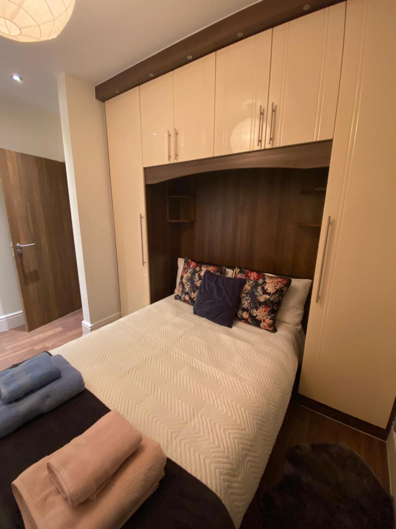 Notting Hill Next Door Bedroom In The Share Flat London Exteriör bild