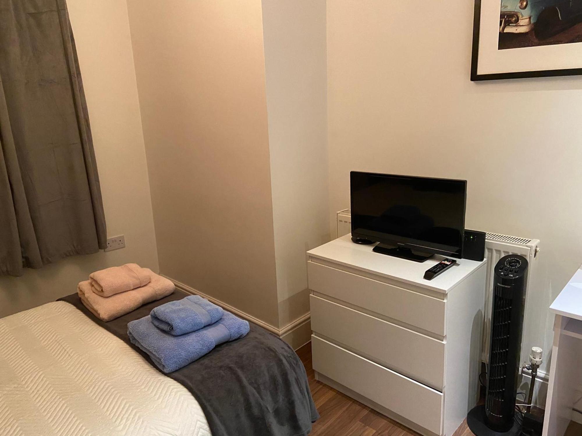 Notting Hill Next Door Bedroom In The Share Flat London Exteriör bild