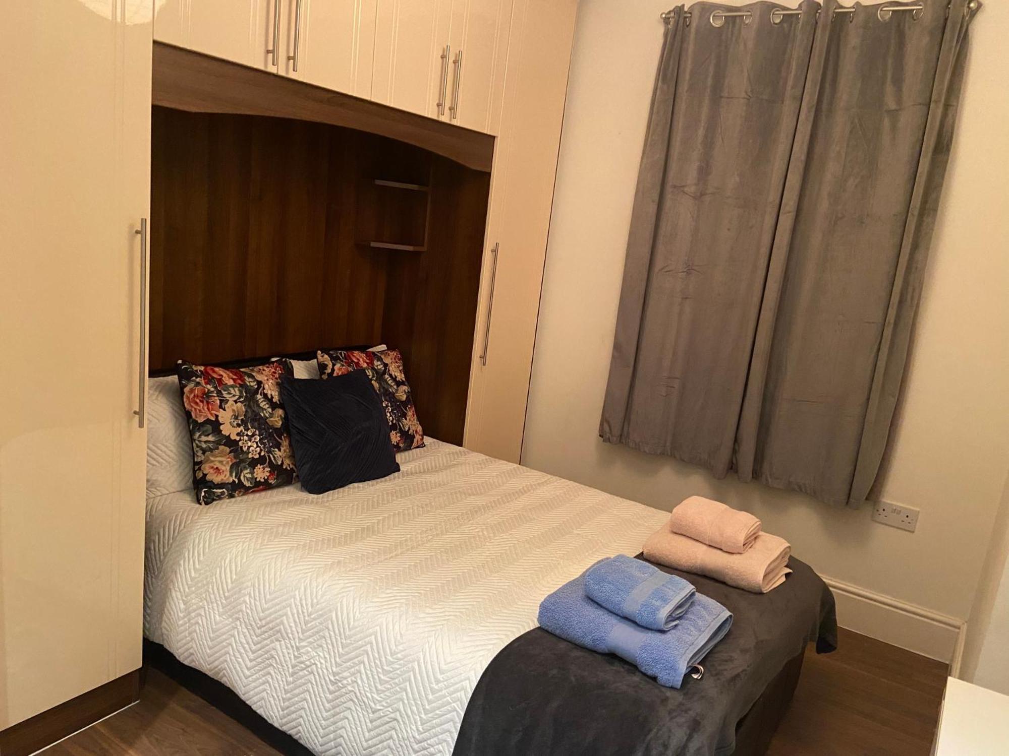 Notting Hill Next Door Bedroom In The Share Flat London Exteriör bild